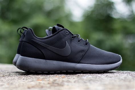 nike roshe run blauw|nike roshe run triple black.